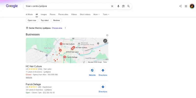 Google lokalni zadetki na zemljevidu za iskanje frizer v centru Ljubljane, ki prikazujejo lokalne frizerske salone v Google 3-packu